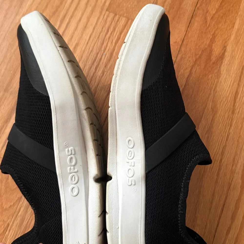 Oofos Women Size‎ 11 Black and White Slip-On Sneakers